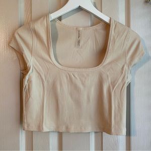 EUC Outdoor Voices SuperformRib Shortsleeve in Linen, Size Medium